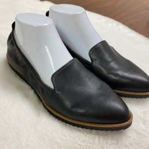 Adrienne Vittadini Lanz Skimmer Flats Vegan Leather, size 7.5 M,‎ LIKE NEW